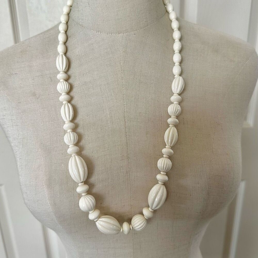 Vintage white beaded necklace